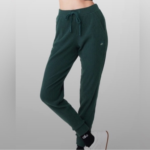 ALO Yoga Pants - ALO Yoga Muse sweatpants joggers in Midnight Green size Xs or small no size tag